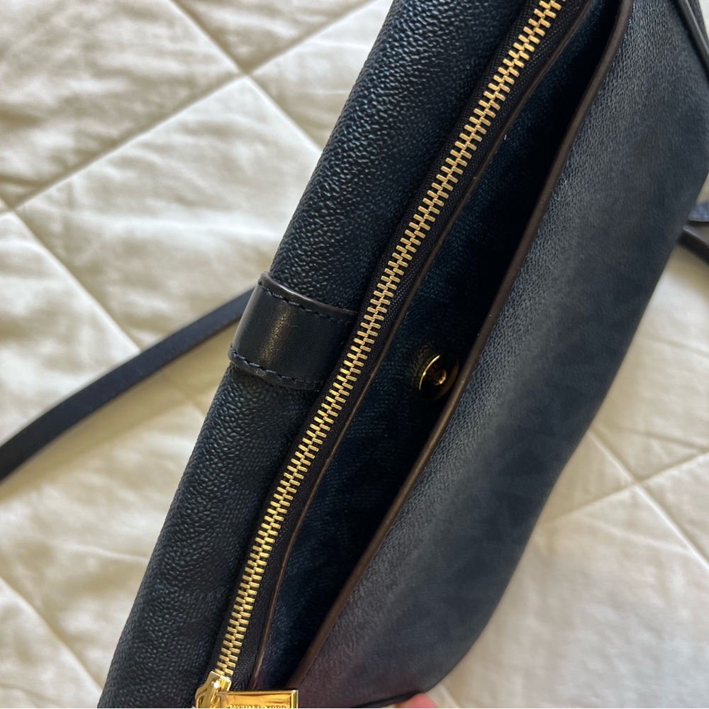 Michael Kors Purse - Picture 5 of 5